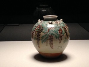 国宝  色絵藤花文茶壺